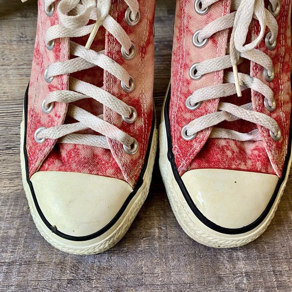 faded red converse